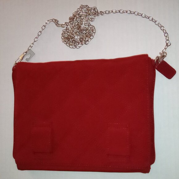 Guess Quilted Medium Clutch w/ Silver Chain - Picture 7 of 10
